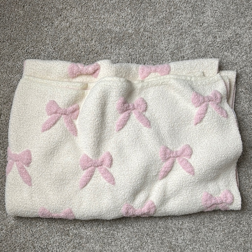 Cream Blanket with Pink Bow Pattern